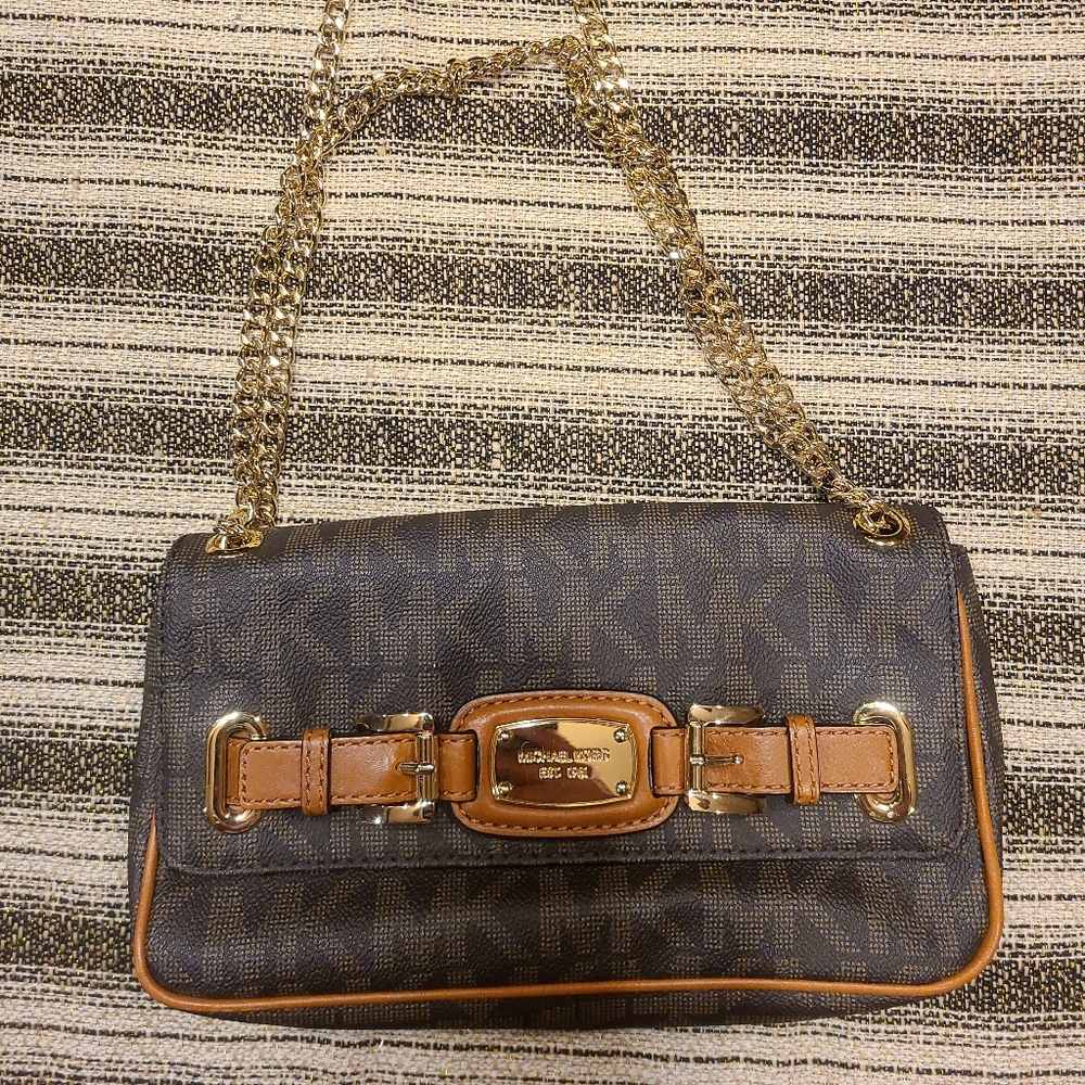 Michael kors logo crossbody